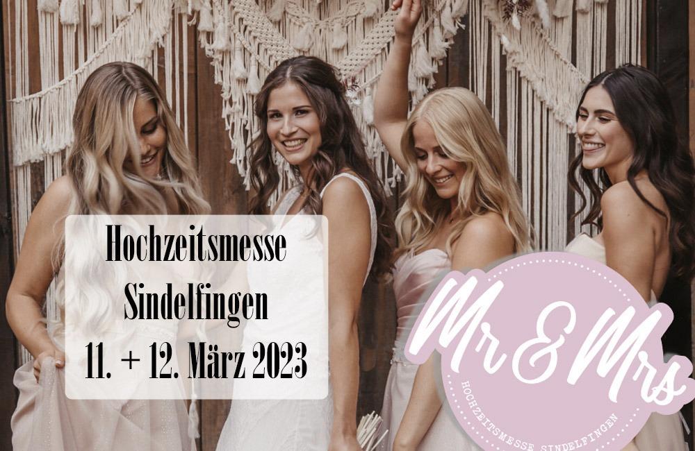 Kurzvariante des Infofotos zur Feuershow bei der Hochzeitsmesse Mr & Mrs in Sindelfingen am 11. + 12.03.23 mit lächelnder Braut und Brautjungfern bei Hochzeit im Boho Style
